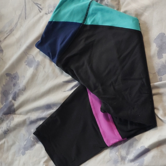 Victoria's secret "knockout" Crop leggings - Picture 2 of 3